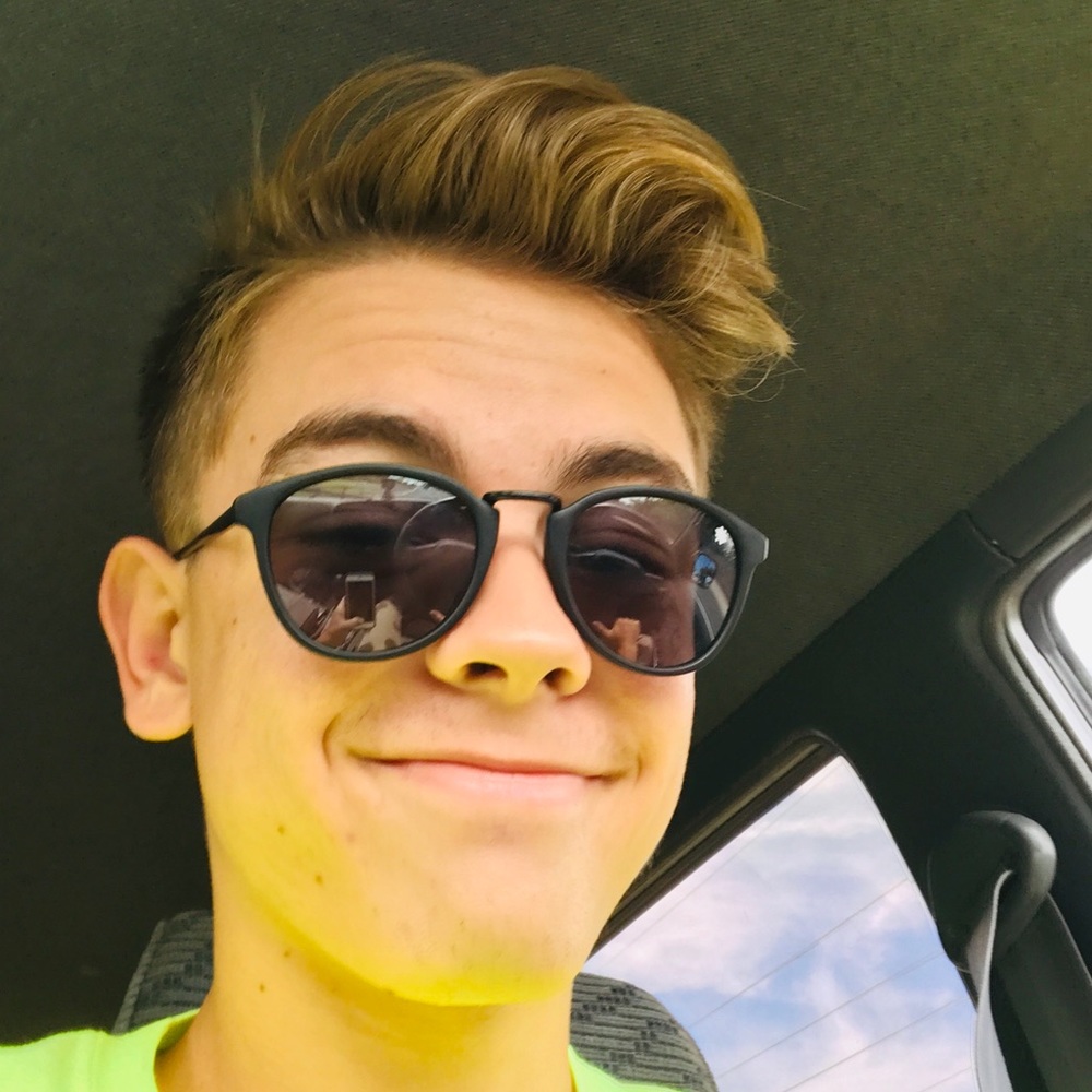 Meet your Posher, Logan